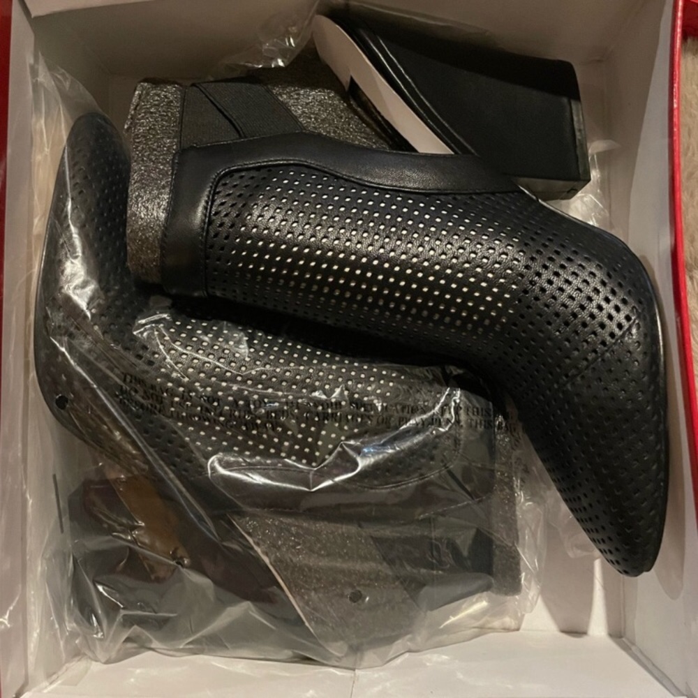 Guess Black Shoes🖤❤️